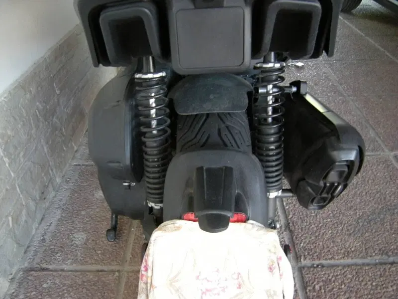 Piaggio MP3 530 ABS Hpe (2023 - 24) (2)