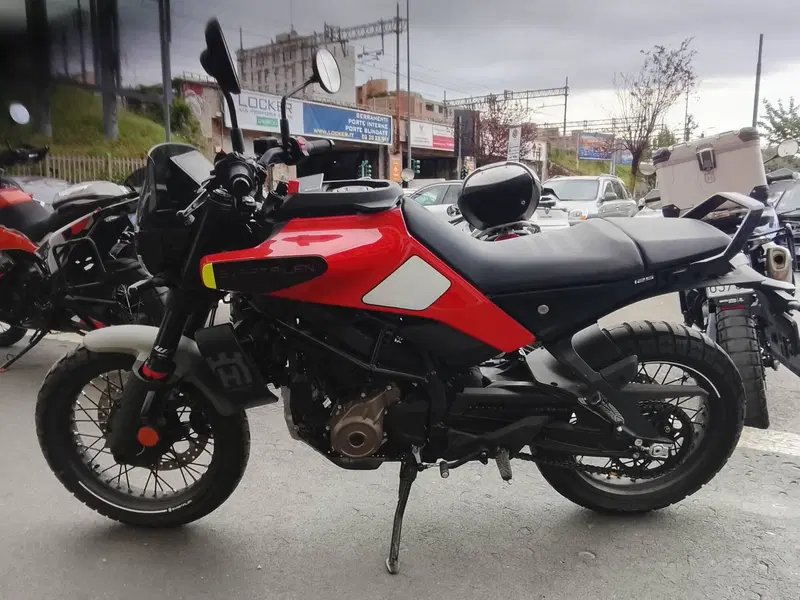 Husqvarna Svartpilen 125 (2024 - 26) (3)