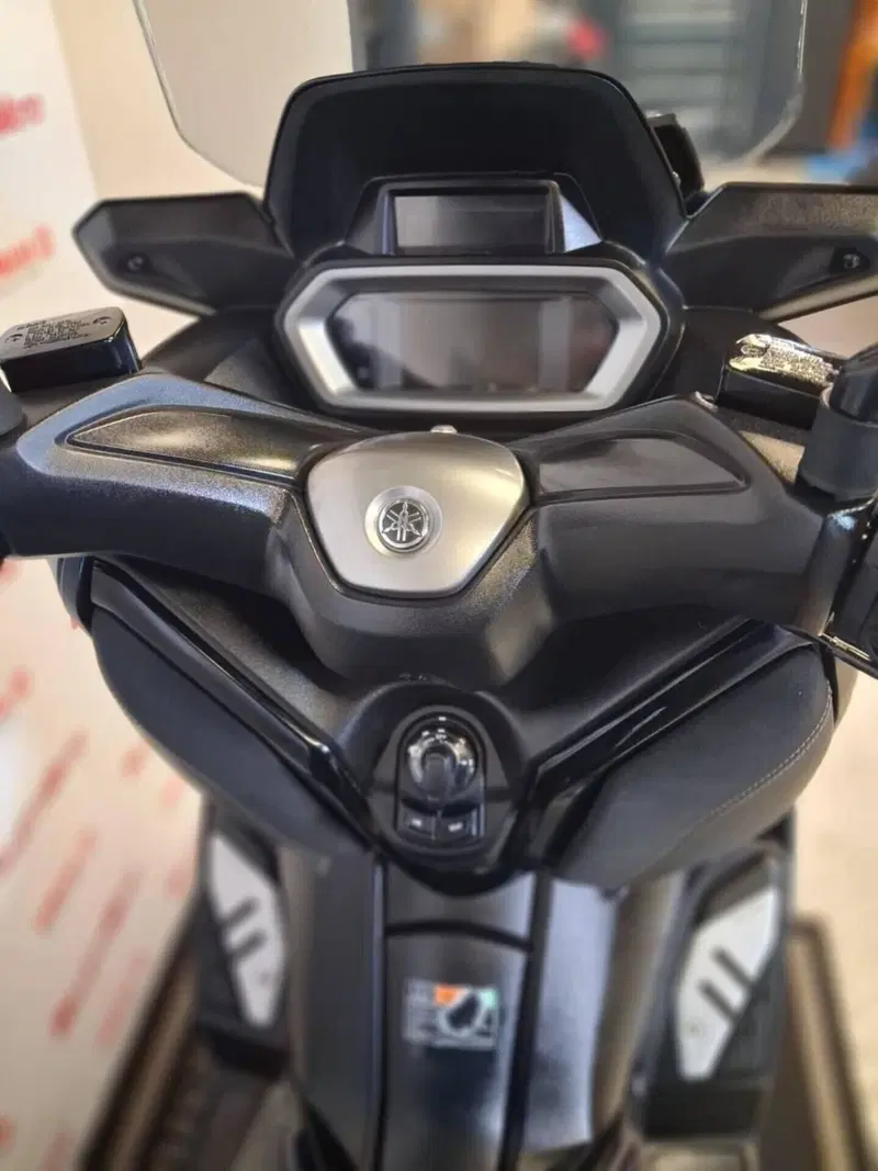 Yamaha X-Max 300 Tech Max (2021 - 24) (2)