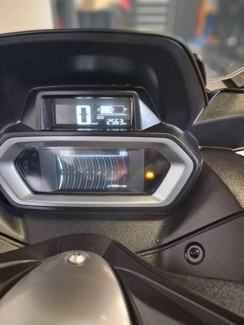 Yamaha X-Max 300 Tech Max (2021 - 24) (7)