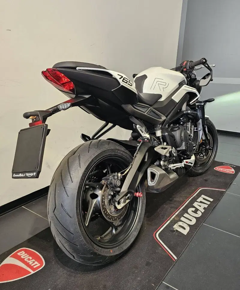 Triumph Street Triple 765 R (2023 - 26) (4)