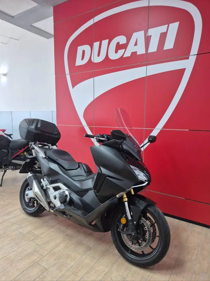 Honda Forza 750 DCT Urban (2021 - 24) (2)