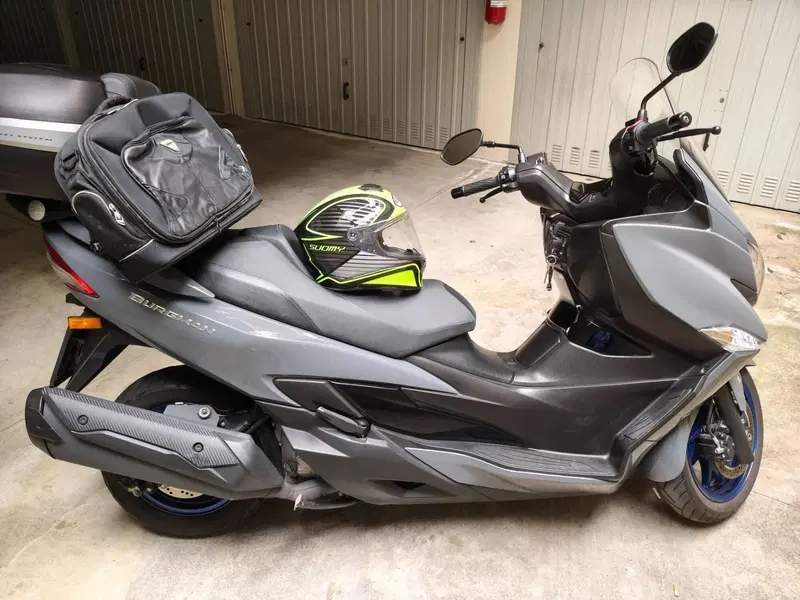 Suzuki Burgman 400 (2022 - 24) (2)