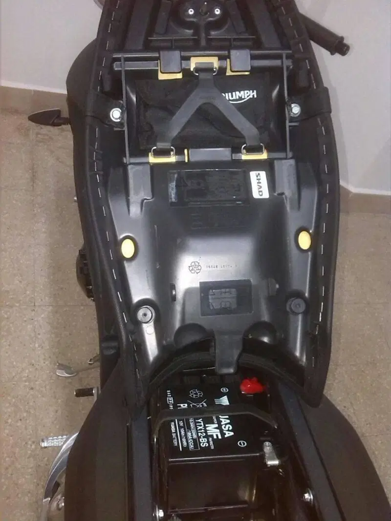 Triumph Speed Triple 1050 (2005 - 11) (5)