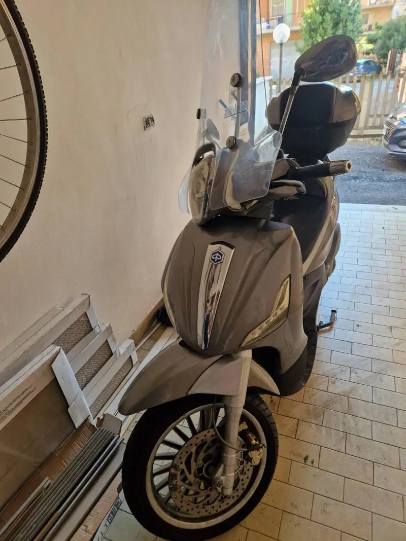 Piaggio Beverly 300 i.e. (2010 - 16) (2)