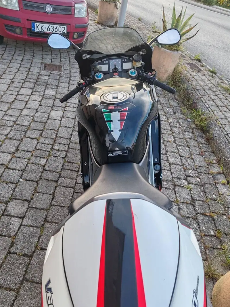 Aprilia Rsv Mille R (5)