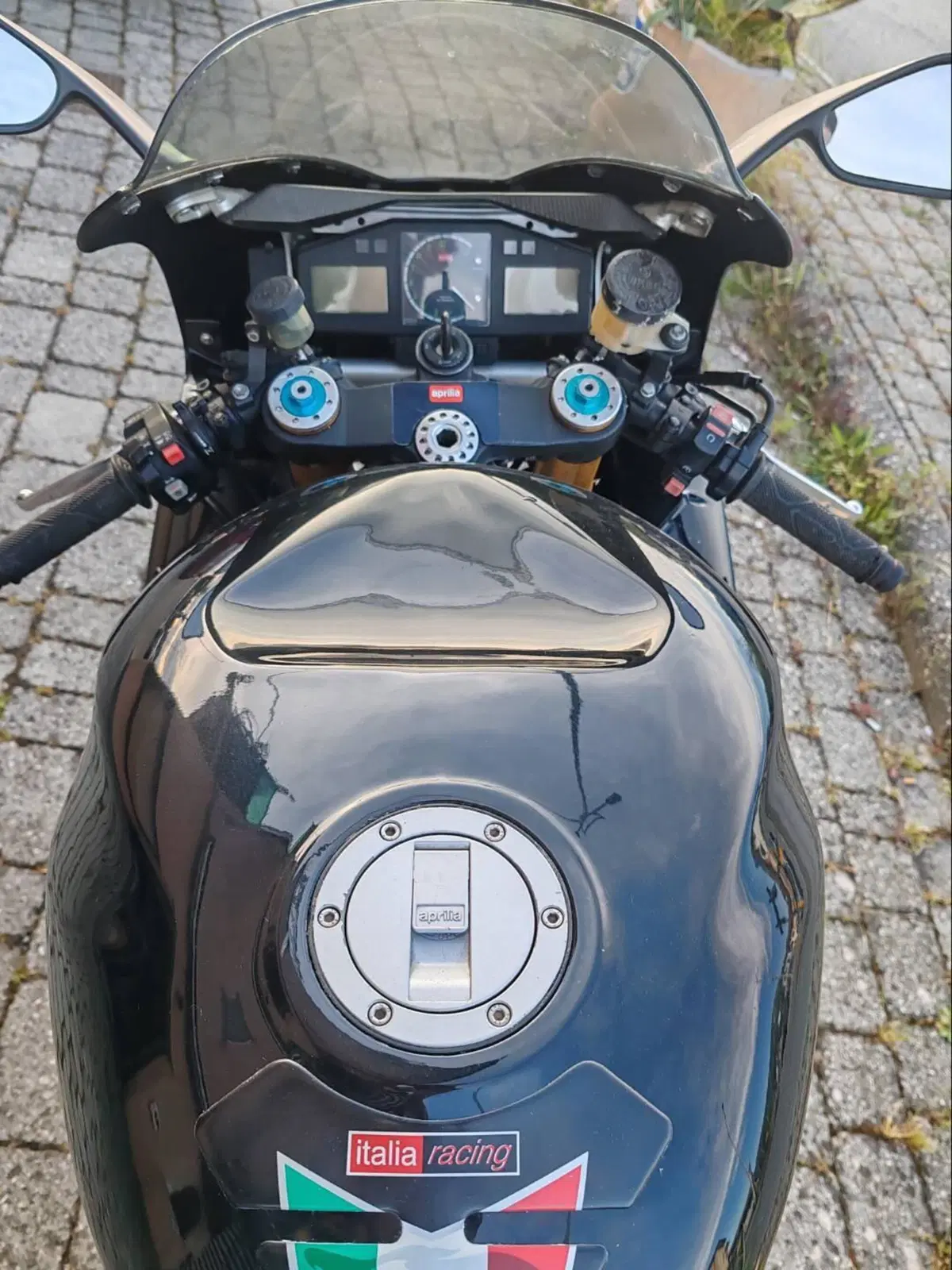 Aprilia Rsv Mille R (9)