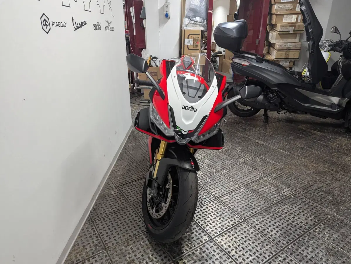 Aprilia RSV4 1100 Factory SE-09 SBK (2024) (2)