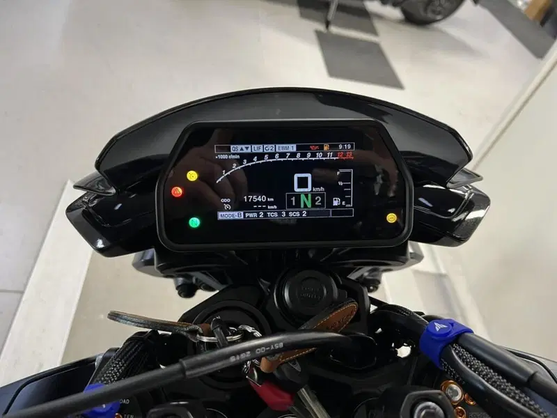 Yamaha MT-10 (2017 - 20) (8)