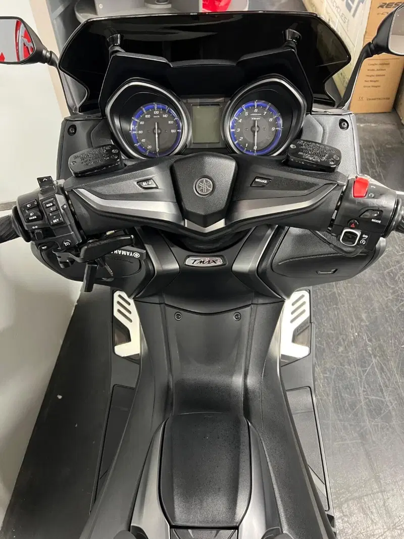 Yamaha T-Max 560 Tech Max (2020) (9)