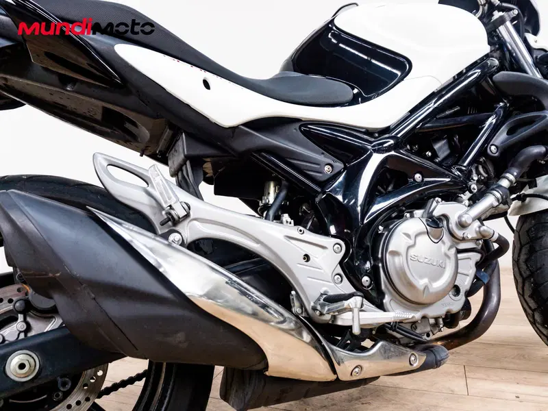 Suzuki Gladius 650 SFV (2009 - 15) (4)