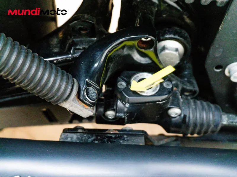 Harley-Davidson 883 Iron (2012 - 14) - XL 883N (17)