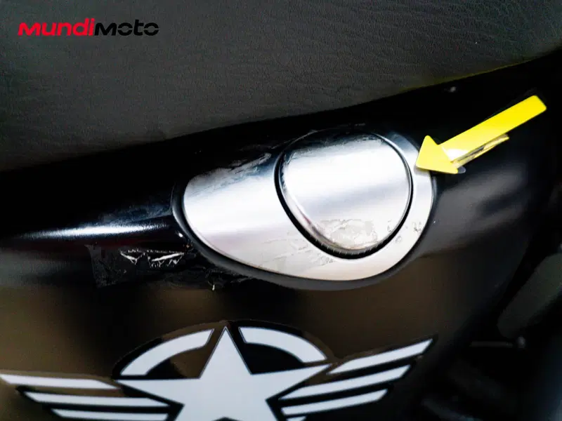 Harley-Davidson 883 Iron (2012 - 14) - XL 883N (18)