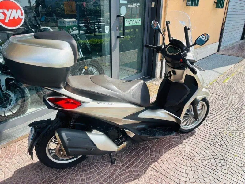 Piaggio Beverly 400 ABS-ASR (2021 - 24) (2)