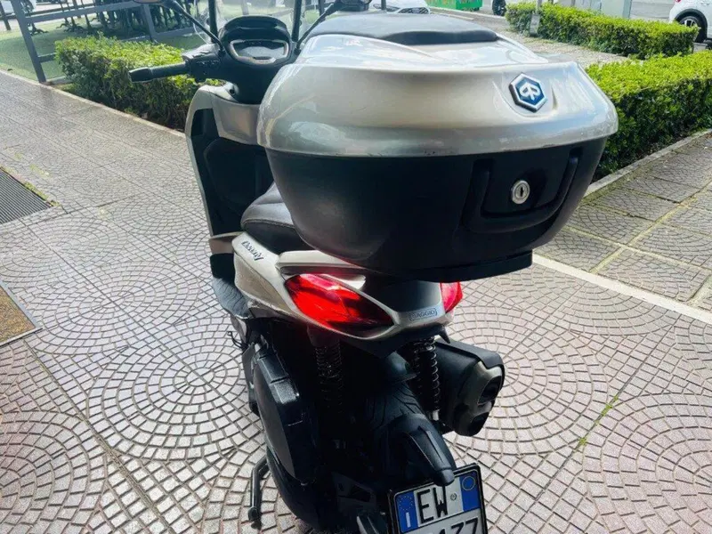 Piaggio Beverly 400 ABS-ASR (2021 - 24) (12)