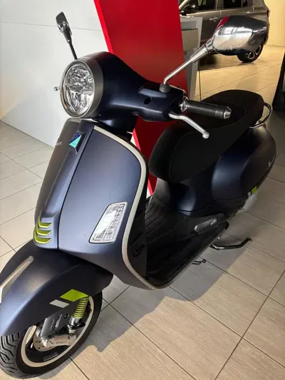 Vespa GTS 300 (2023 - 24) usata