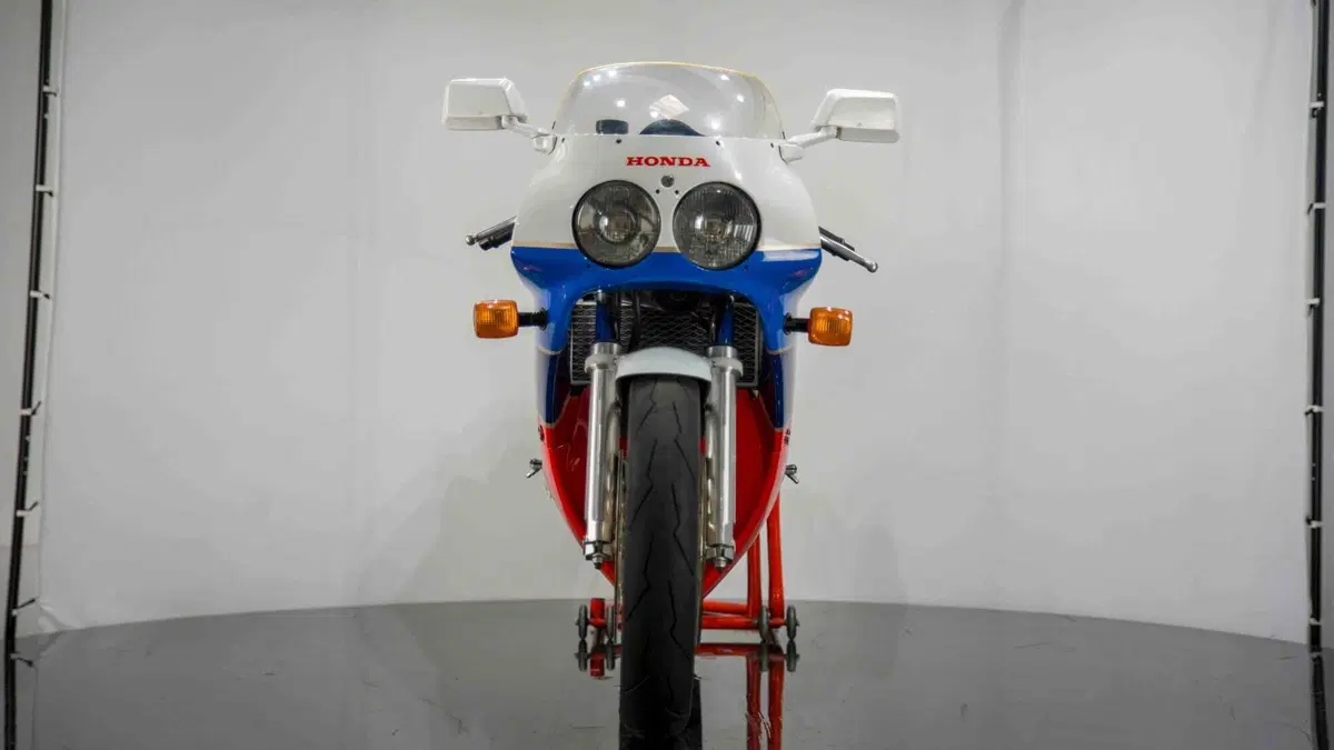 Honda VFR 750 RC30 (3)