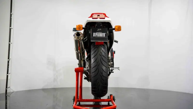 Honda VFR 750 RC30 (7)