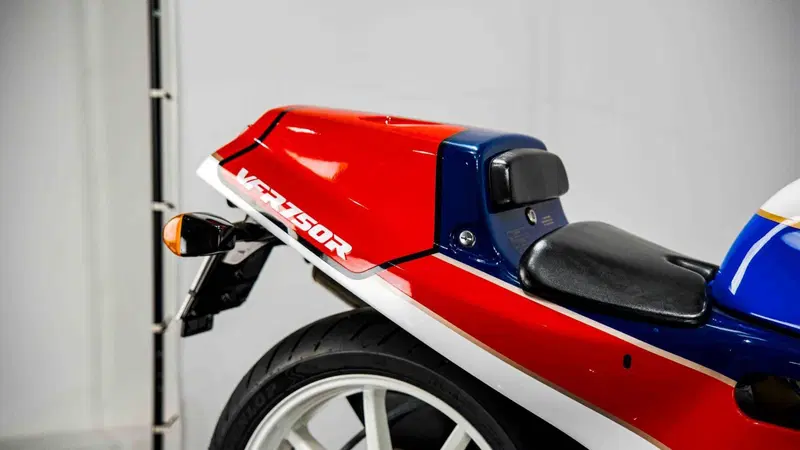 Honda VFR 750 RC30 (10)