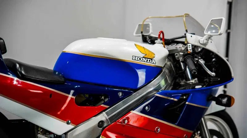 Honda VFR 750 RC30 (11)