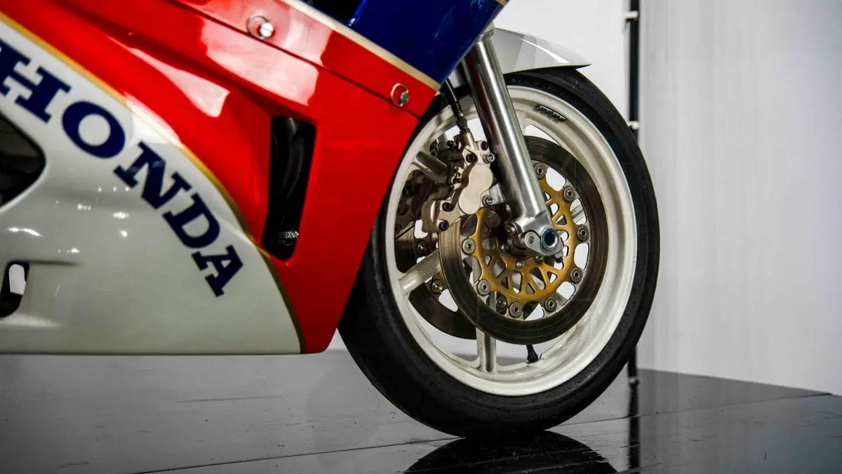 Honda VFR 750 RC30 (12)