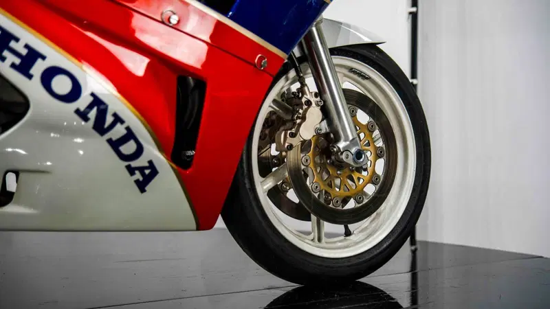 Honda VFR 750 RC30 (12)