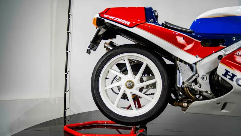 Honda VFR 750 RC30 (13)