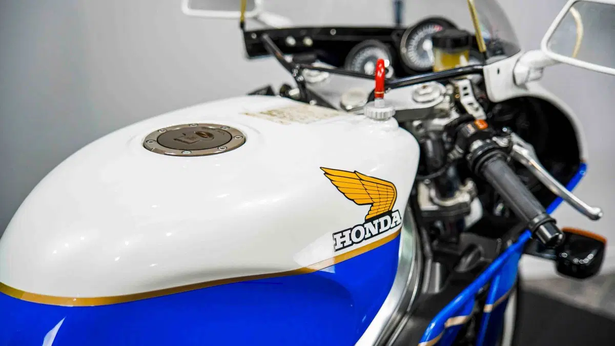 Honda VFR 750 RC30 (14)