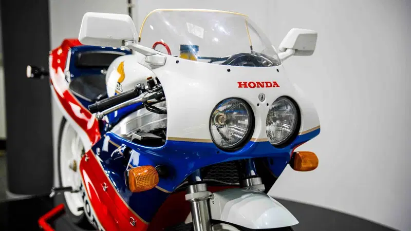Honda VFR 750 RC30 (15)