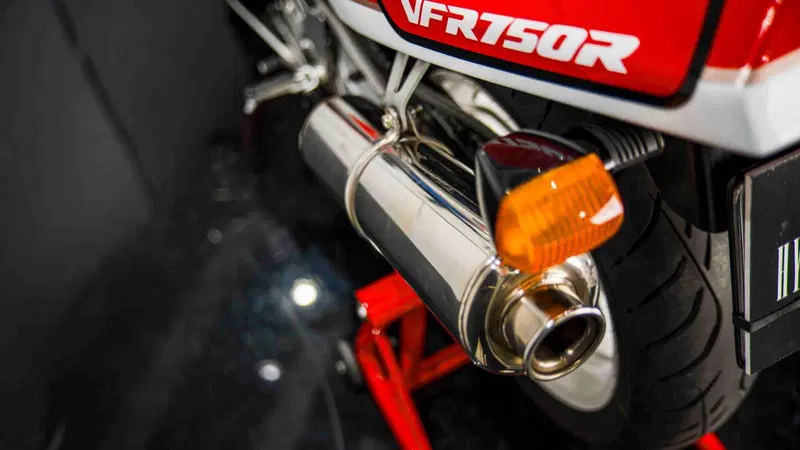 Honda VFR 750 RC30 (16)