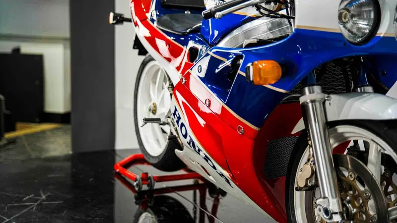 Honda VFR 750 RC30 (17)