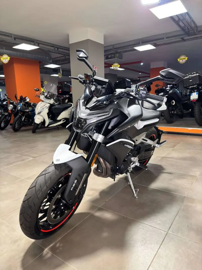 CFMOTO 800NK Advanced (2023 - 26) (3)