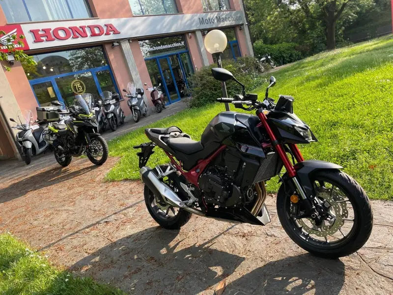 Honda CB 750 Hornet (2026) (4)