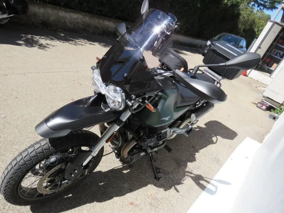 Moto Guzzi V85 TT (2021 - 23) (6)