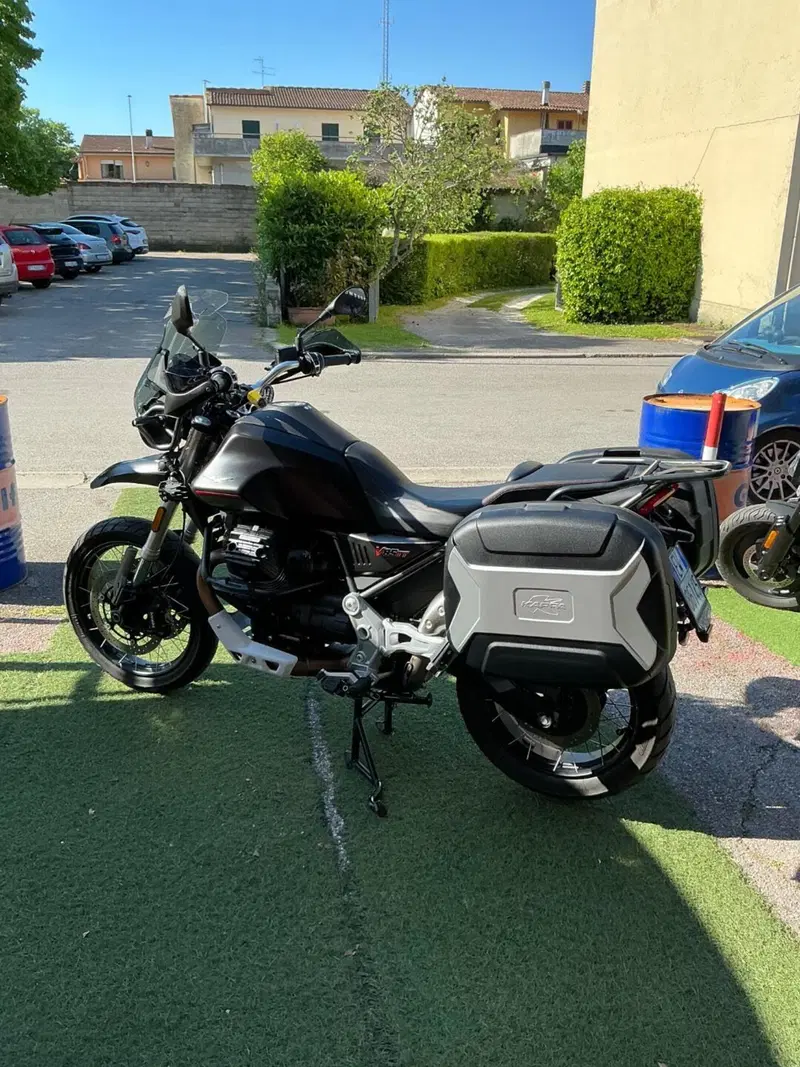 Moto Guzzi V85 TT (2021 - 23) (4)