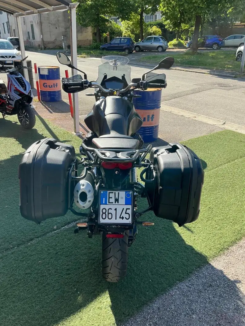 Moto Guzzi V85 TT (2021 - 23) (5)