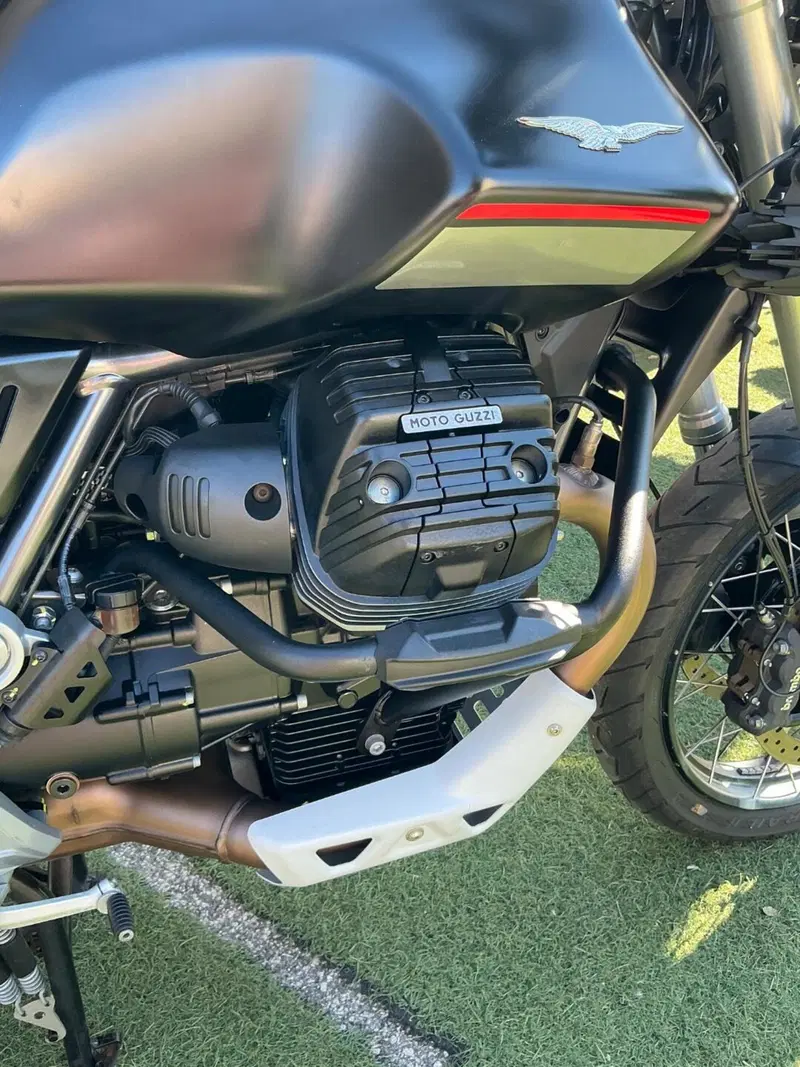 Moto Guzzi V85 TT (2021 - 23) (8)