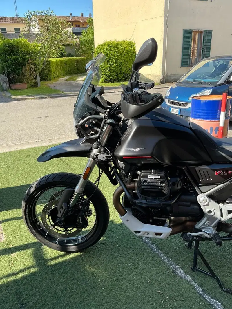 Moto Guzzi V85 TT (2021 - 23) (10)
