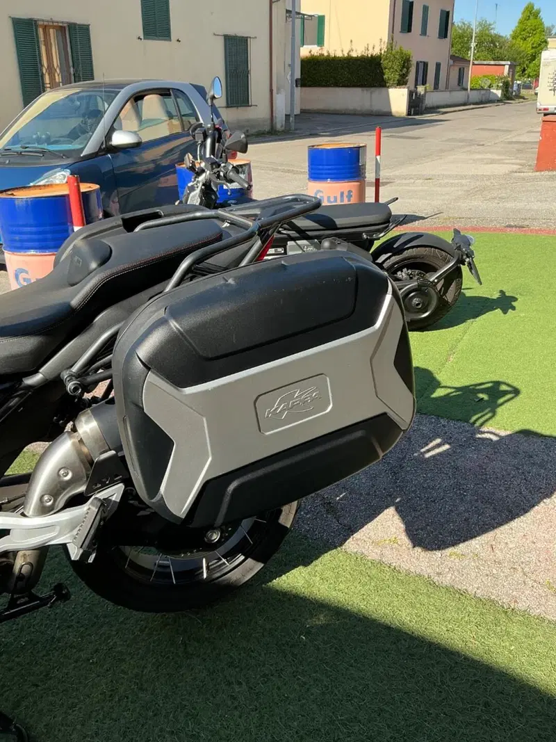 Moto Guzzi V85 TT (2021 - 23) (11)