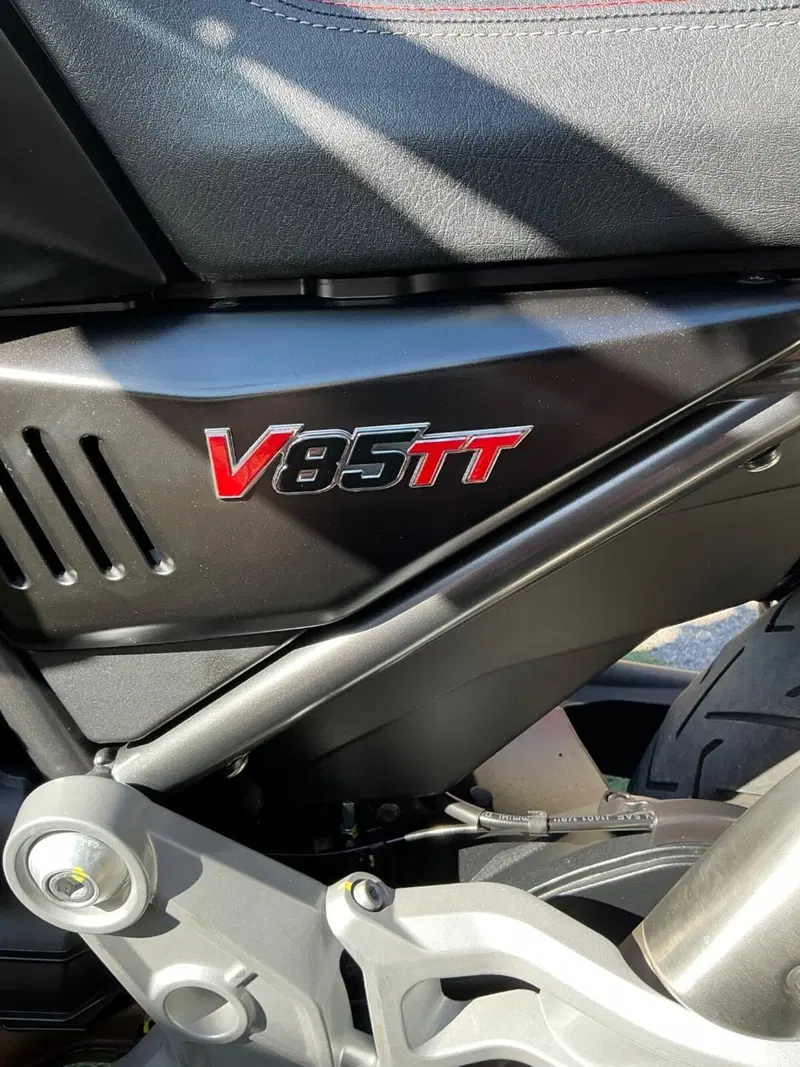 Moto Guzzi V85 TT (2021 - 23) (12)