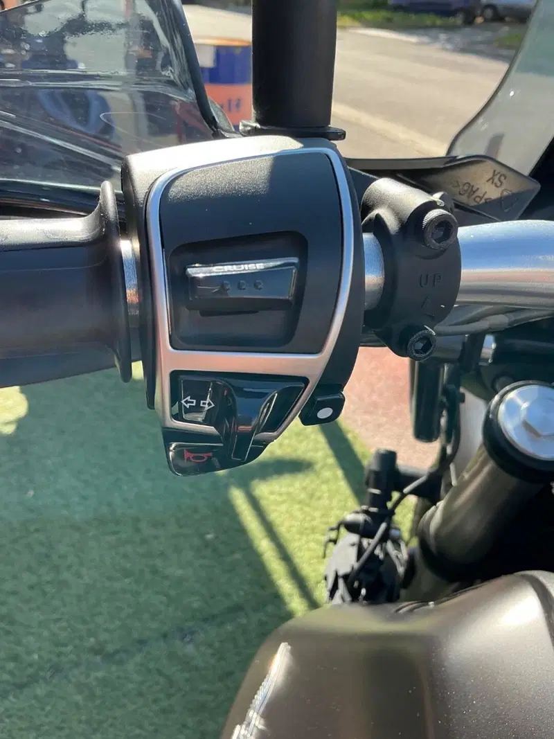 Moto Guzzi V85 TT (2021 - 23) (13)