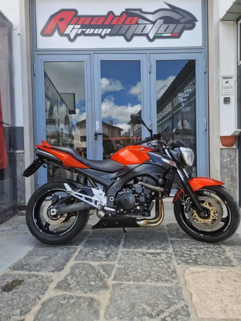 Suzuki GSR 600 (2006 - 11) (2)