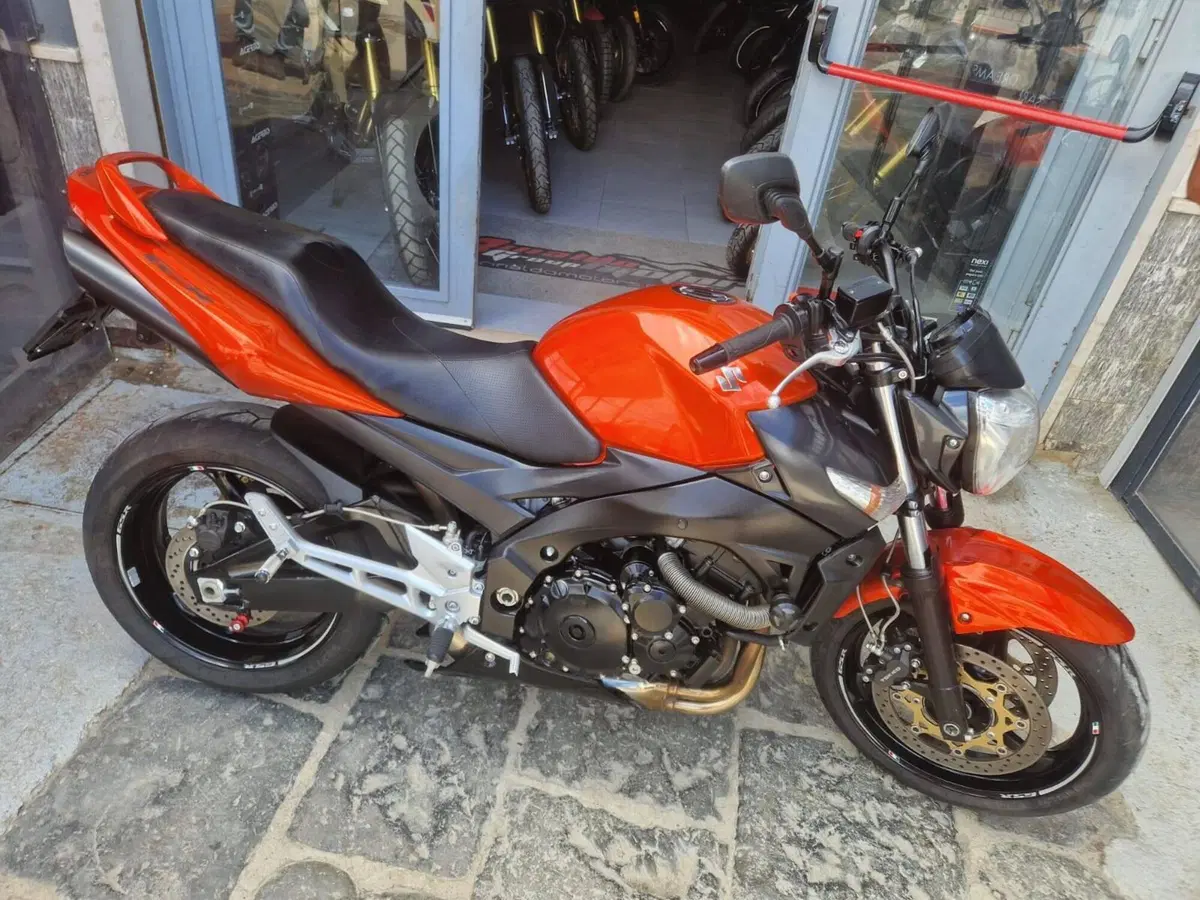Suzuki GSR 600 (2006 - 11) (3)