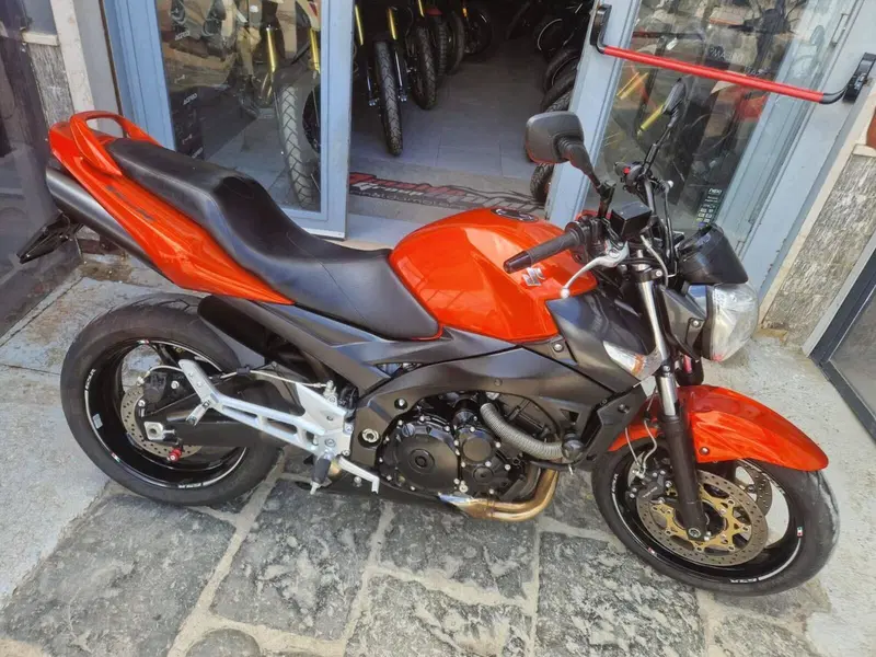 Suzuki GSR 600 (2006 - 11) (3)