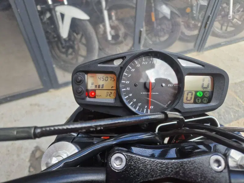 Suzuki GSR 600 (2006 - 11) (15)