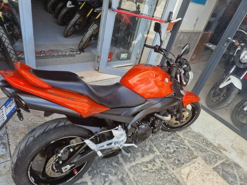 Suzuki GSR 600 (2006 - 11) (13)