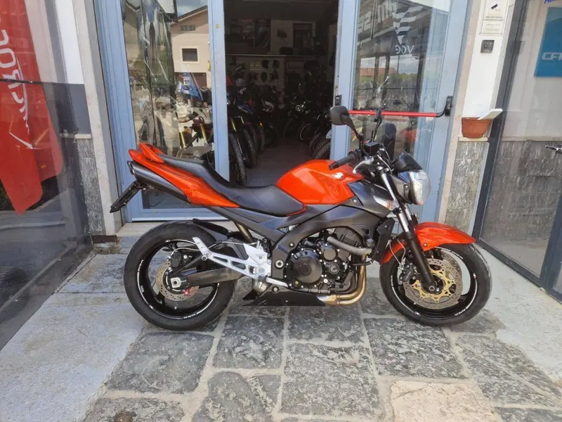 Suzuki GSR 600 (2006 - 11) (6)