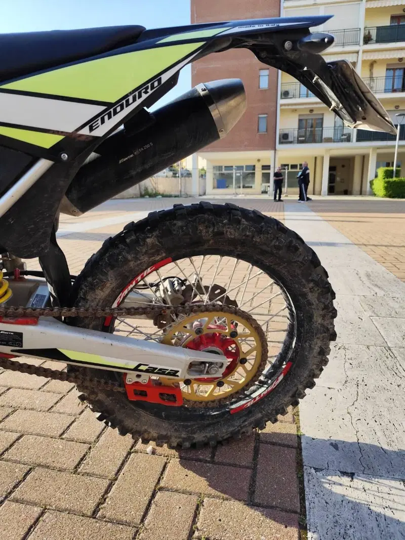 Fantic Motor Enduro 250 E Casa 4t (2019) (7)