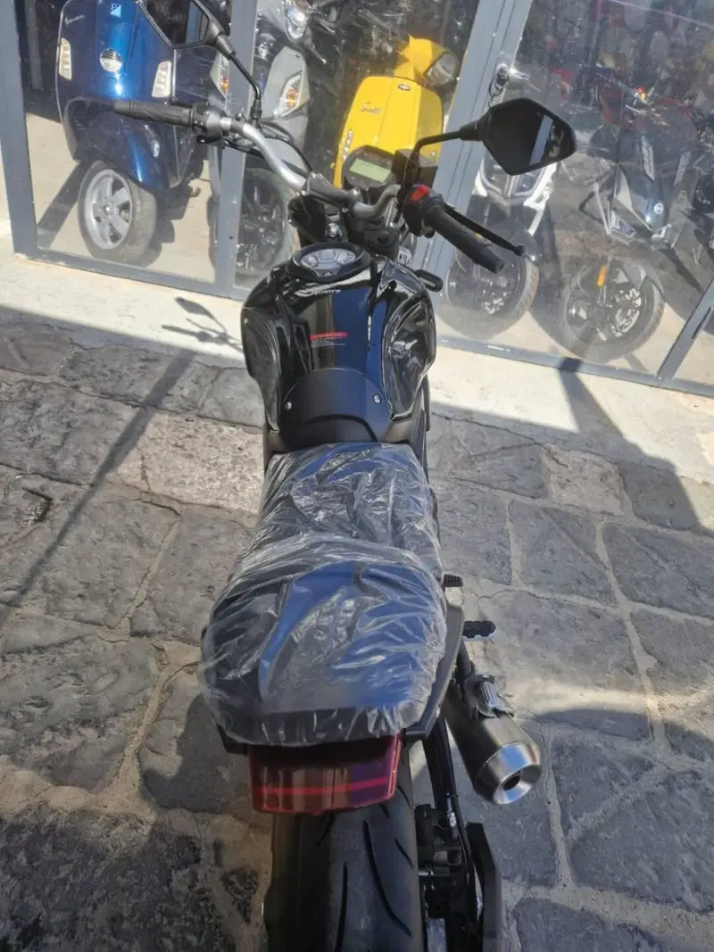 Voge Trofeo 300AC (2021 - 26) (9)
