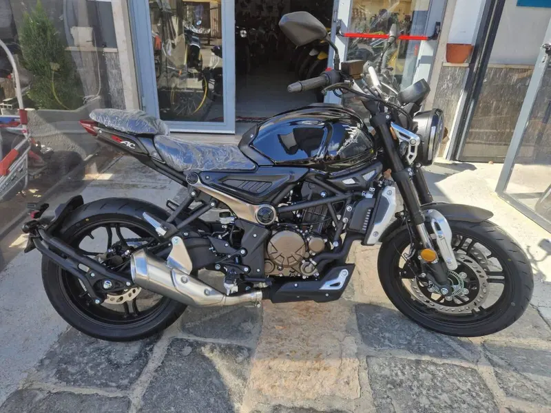 Voge Trofeo 300AC (2021 - 26) (3)